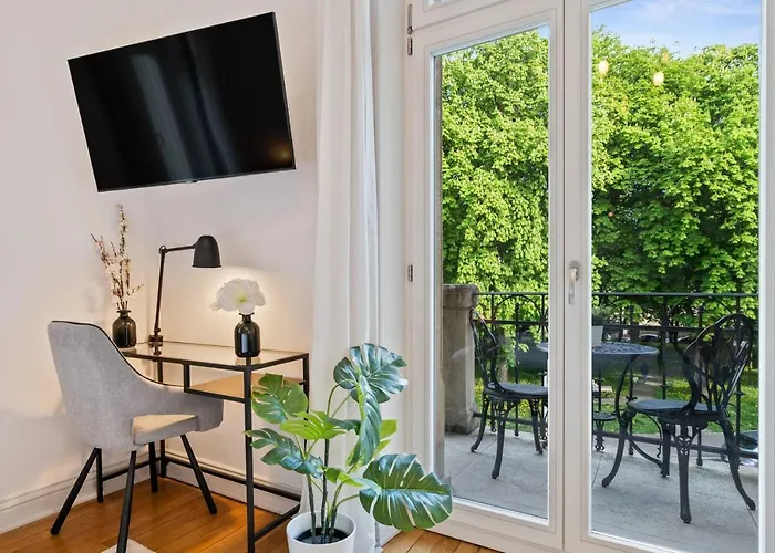 Charming Room With Balcony In Center